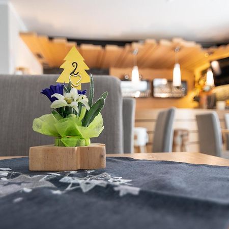 קומזדורה Aparthotel Dolomites Living&Relax מראה חיצוני תמונה