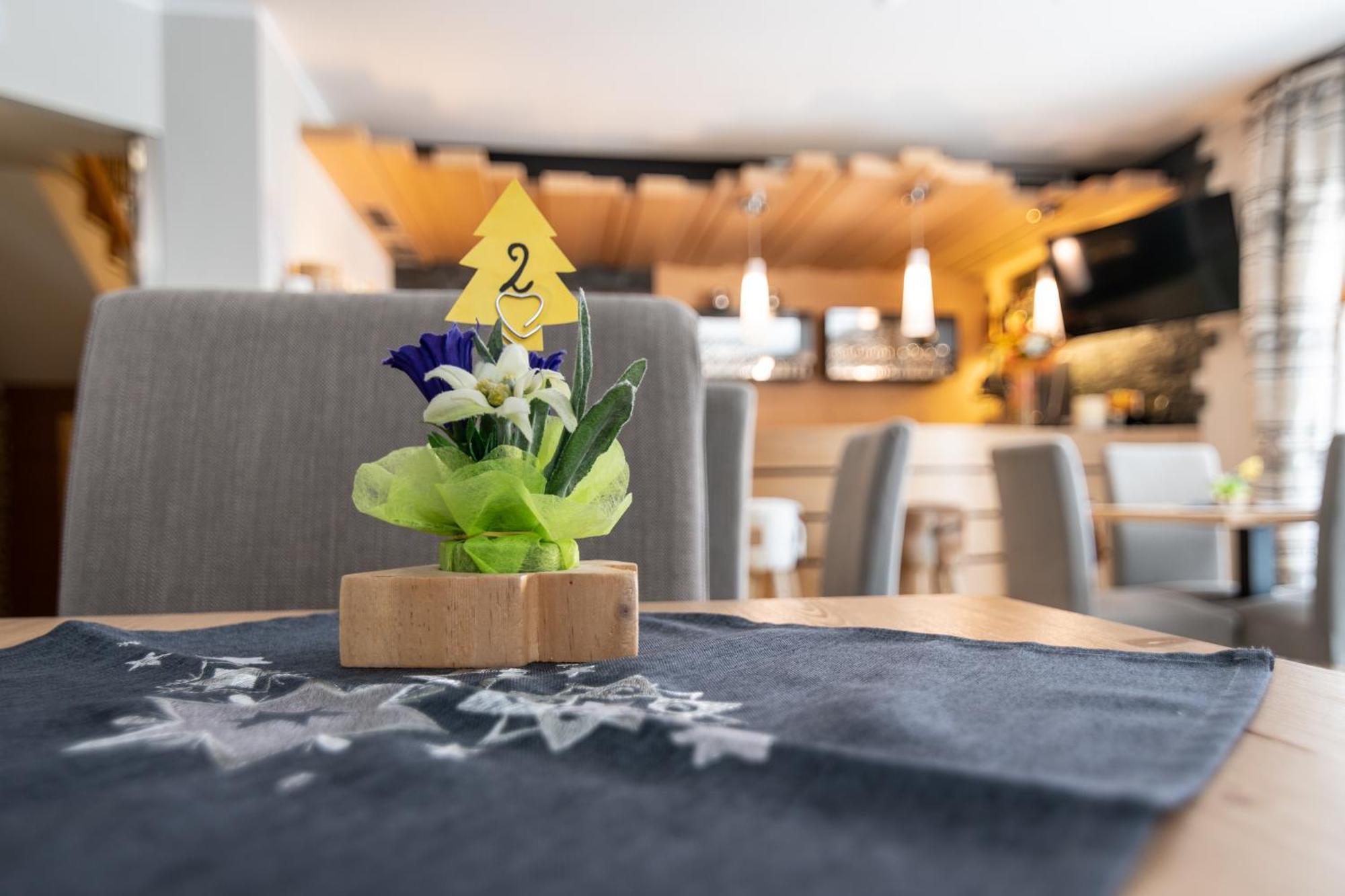 קומזדורה Aparthotel Dolomites Living&Relax מראה חיצוני תמונה