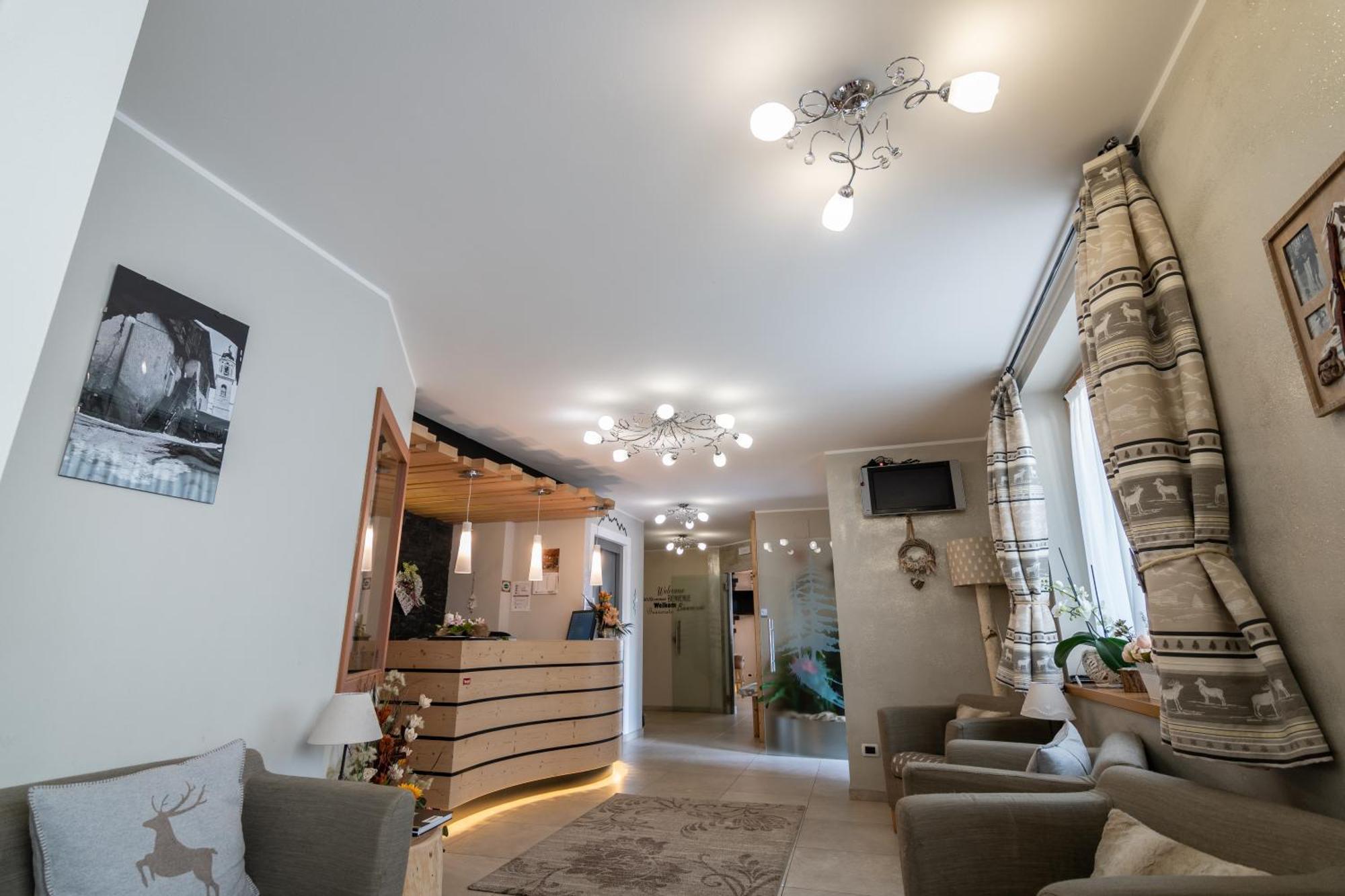 קומזדורה Aparthotel Dolomites Living&Relax מראה חיצוני תמונה