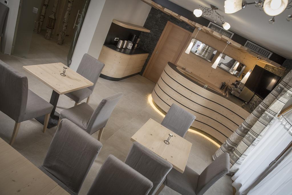 קומזדורה Aparthotel Dolomites Living&Relax מראה חיצוני תמונה