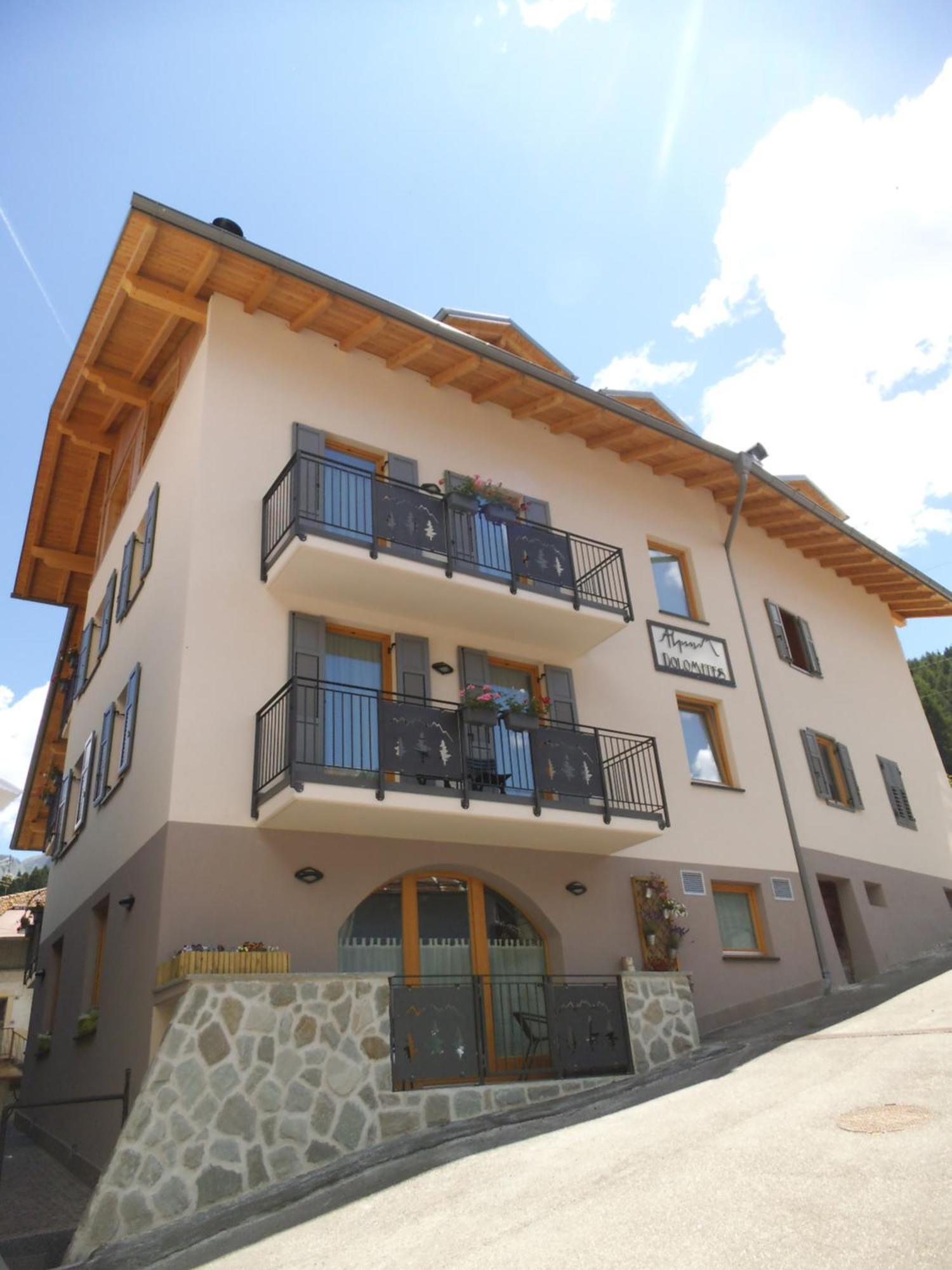 קומזדורה Aparthotel Dolomites Living&Relax מראה חיצוני תמונה