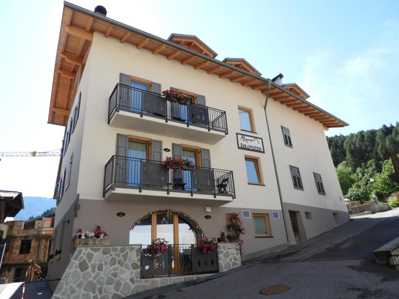 קומזדורה Aparthotel Dolomites Living&Relax מראה חיצוני תמונה